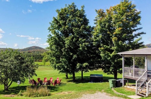 Saint-Leonard-de-Portneuf House | Mountain Views, Hot Tub, Bike Trail Access