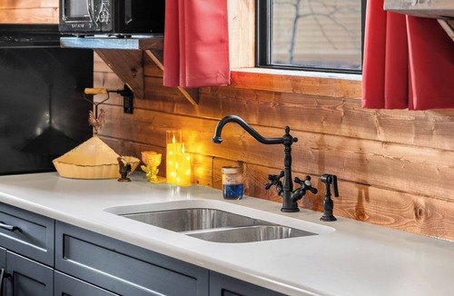 Foothills County Cabin | Mount Evan Cabin - Luxury Riverside Cabin