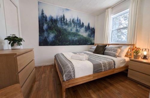 Saint-Tite-des-Caps Ski Chalet | Mountain Breeze Refuge near Mont-Ste-Anne
