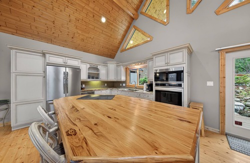 East Kootenay Cottage | Mountain Top Springs Retreat, A Private Luxury Lodge; Views, Hot Tub, Pool Table