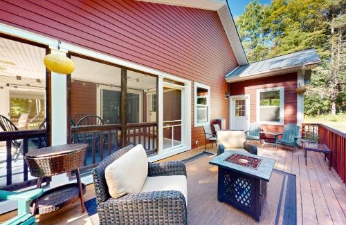 North Lake George House | Mountain Cascade