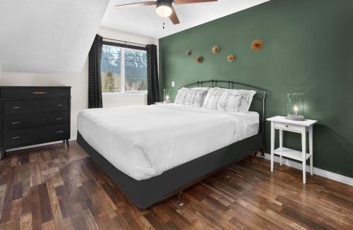 Harvie Heights House | Mountain Gate - Pet Friendly 2BR w Mountain Views and open hot tub
