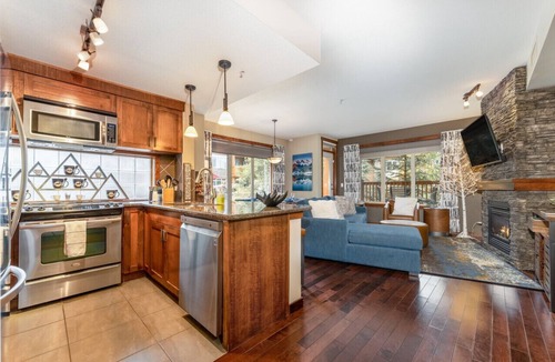 Canmore Condo | Mountain Memories - Luxury Condo - Outdoor Pool, Hot Tub & Sauna
