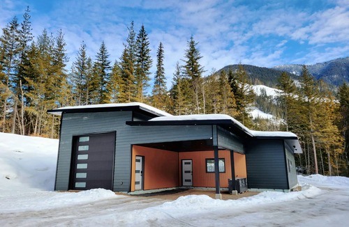 Craigellachie House | Mountain Retreat Between Revelstoke & Sicamous - Sled, Ski, Hike, Fish, Relax