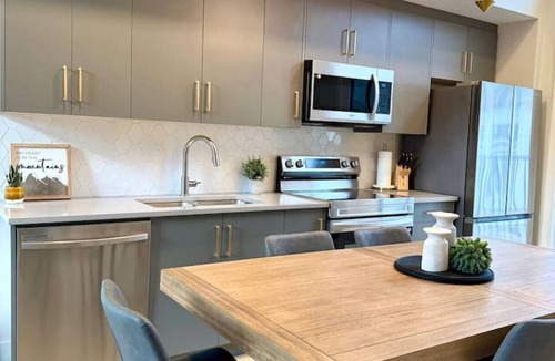 Harvie Heights House | Mountain Retreat w/Views & Hot Tub Near Banff Gates