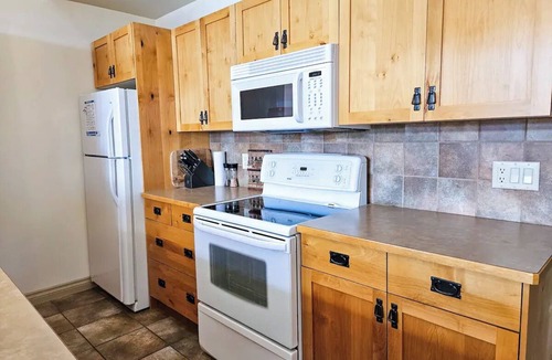 Invermere House | Mountain Retreat: Spacious 3BR Downtown Home