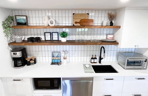 Lynn Valley Apartment | Mountain Serenity w/City Views!