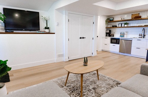 Lynn Valley Apartment | Mountain Serenity w/City Views!