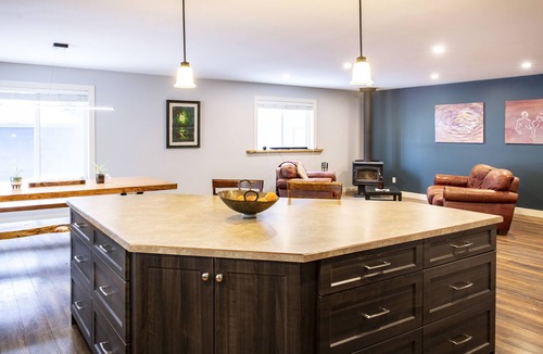 Revelstoke House | Mountain-Side Escape
