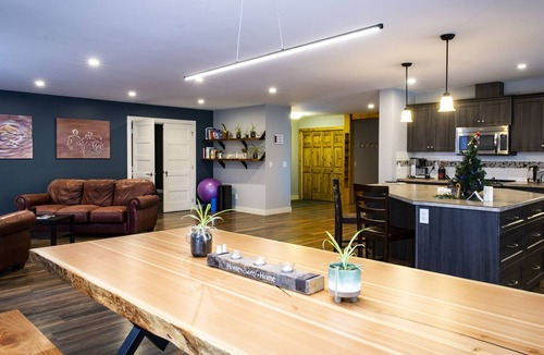 Revelstoke House | Mountain-Side Escape