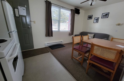 Radium Hot Springs Hotel | Mountain Springs Motel