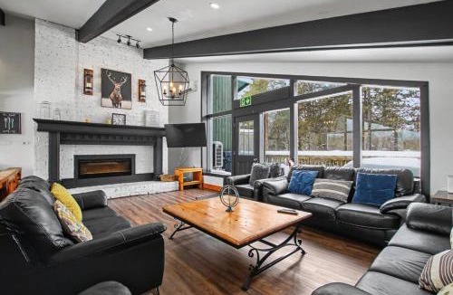 The Blue Mountains Ski Chalet | Mountain Trail-Smart TV-Self Check-In-Full Kitchen-Balcony-BBQ
