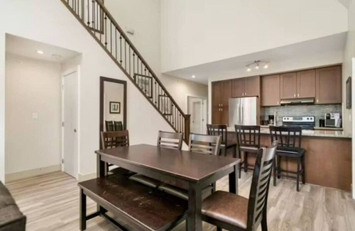 Harrison Hot Springs Apartment | Mountain View Penthouse 7BR Combo Rooftop Bliss