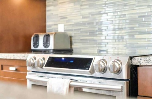 Harrison Hot Springs Apartment | Mountain View Penthouse 7BR Combo Rooftop Bliss