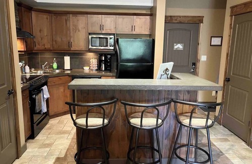 Radium Hot Springs Apartment | Mountain View Retreat