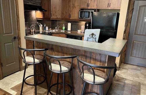 Radium Hot Springs Apartment | Mountain View Retreat