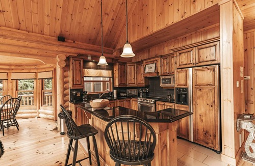 Fiddler Lake Resort Ski Chalet | Mountain-View Cottage: Hot Tub, Sauna & Pool