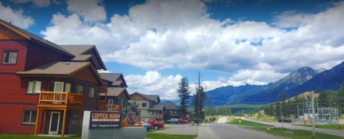 Radium Hot Springs Apartment | Mountain View Radium Condo - Copper Horn Village