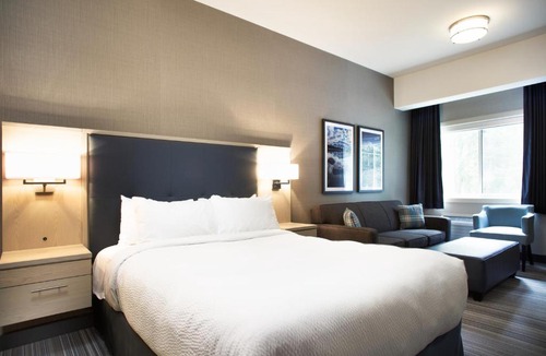 Lake Louise Hotel | Mountaineer Lodge