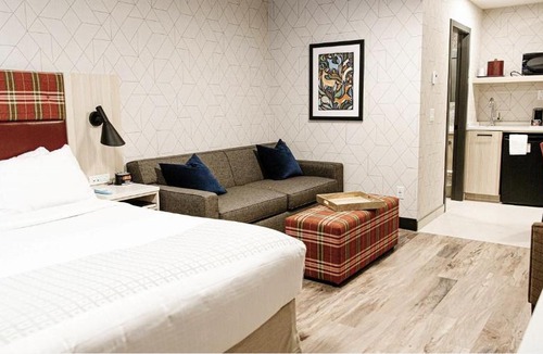 Lake Louise Hotel | Mountaineer Lodge