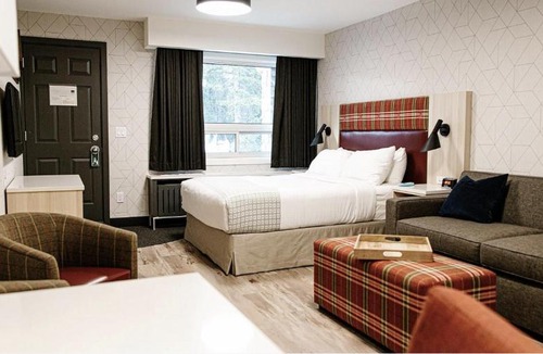 Lake Louise Hotel | Mountaineer Lodge