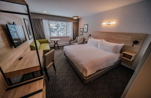 Lake Louise Hotel | Mountaineer Lodge