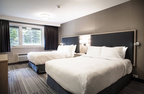Lake Louise Hotel | Mountaineer Lodge