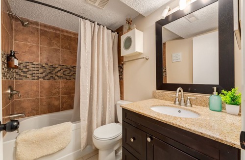 Ranchlands Condo | Movies|Projector+GameRoom|Sleeps 6|Free Parking