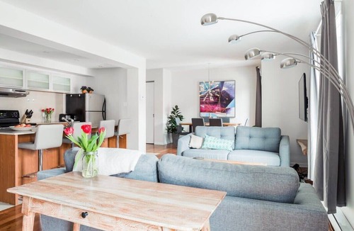 Plateau Mont Royal Apartment | MTLVR #03 | Bright, ideal Plateau location, A/C