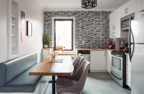 Plateau Mont Royal Apartment | MTLVR #04 | Urban Oasis, Sleeps 6, terrace