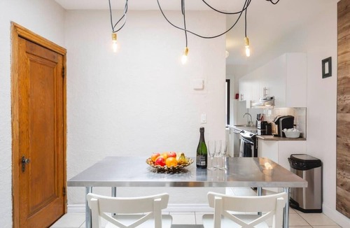 Plateau Mont Royal Apartment | MTLVR #06 | Gather with family, prime location