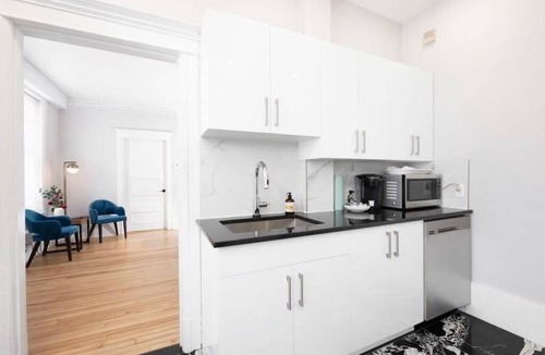 Plateau Mont Royal Apartment | MTLVR #17 | Mount-Royal Park gem, sleeps 12