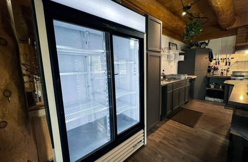 Rock Lake House | Mtn Lodge + 4 Cabins | Hot Tubs, Sauna, Sleeps 44