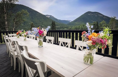 Rock Lake House | Mtn Lodge + 4 Cabins | Hot Tubs, Sauna, Sleeps 44