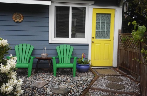Cordova Bay Cottage | Mulberry Cottage - Self Contained - Hot-Tub - Sleeps 2-3