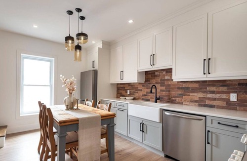 Huntsville House | Muskoka Stay in Downtown Huntsville with Firepit