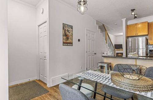 Canmore Ski Chalet | Mystic 2BR Townhome. Near DT with Pool & Hot tub!