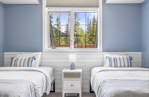Canmore House | Mystic Springs Chalets managed by Little Sister Getaways