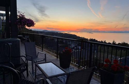 Regional District of Nanaimo House | Nanaimo 2BR Oceanview Suite w/Kitchen & Laundry