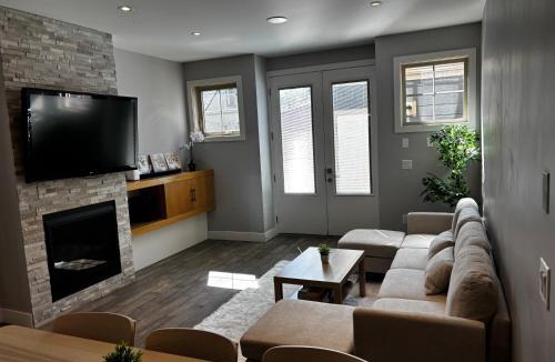 Sunalta House | Nature Home Near Downtown and 17th Avenue