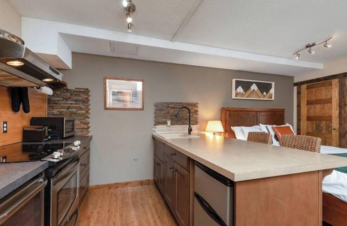Panorama Apartment | Nature`s Nook | Ski In/Out | Pools | Hot Tub