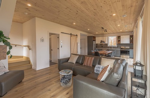 La Conception Ski Chalet | Near Mont-Tremblant: Pool, Hot Tub & Views