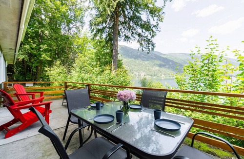 Nelson Condo | Nelson, What a view, 3 Queens, 2 Singles full kitchen, Beach front, Mountain Views