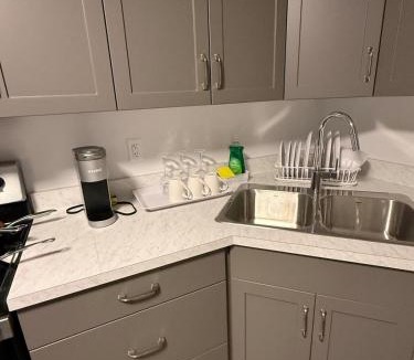 Saskatoon Apartment | New 1 Bedroom Self Check in Near U of S and RUH