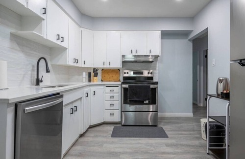 Highland Park House | New 2BR | Near YYC Airport & Downtown - 4408 – UP