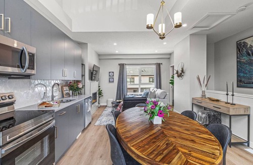 Canmore Villa | New 3BR w/Mountain Views Near DT/Hot Tub & Pool