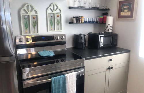 Southwest Mission Apartment | New Beautiful Lakeview Ground Level private suite in beautiful upper Kelowna