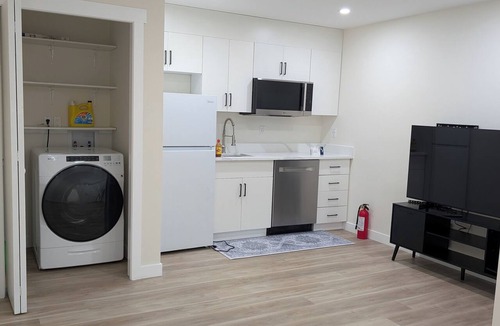 Northwest Calgary Apartment | New Cozy 2 Bedrooms Basement Apartment
