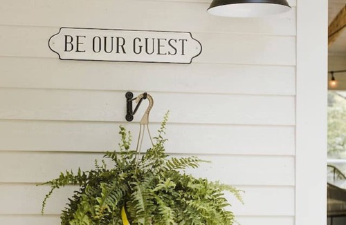 East Hants Cottage | New Lakefront Luxury Cottage w/Hot Tub