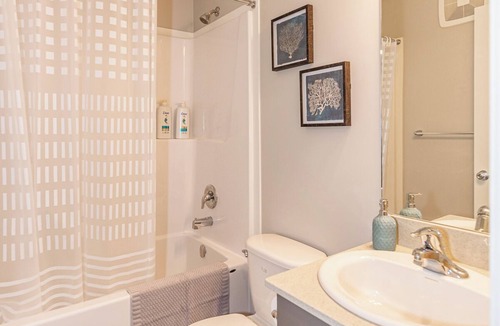 Southwest Edmonton House | New Lavender Home /2 Living Spaces /Pet friendly